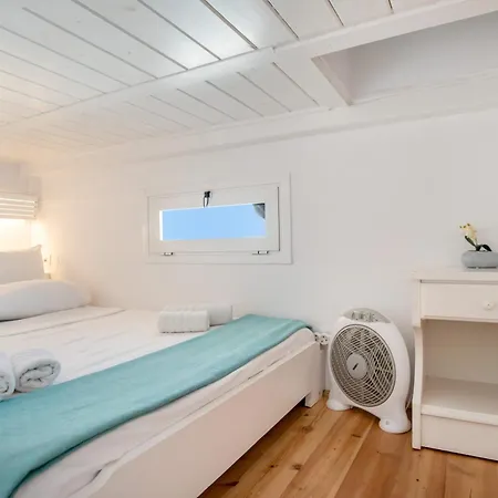 Anna's Paros * Marmara