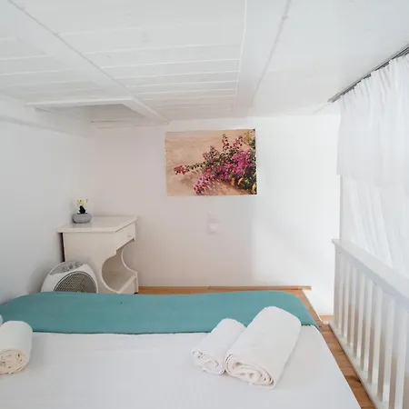 Anna's Paros Marmara