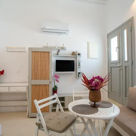 Anna's Paros